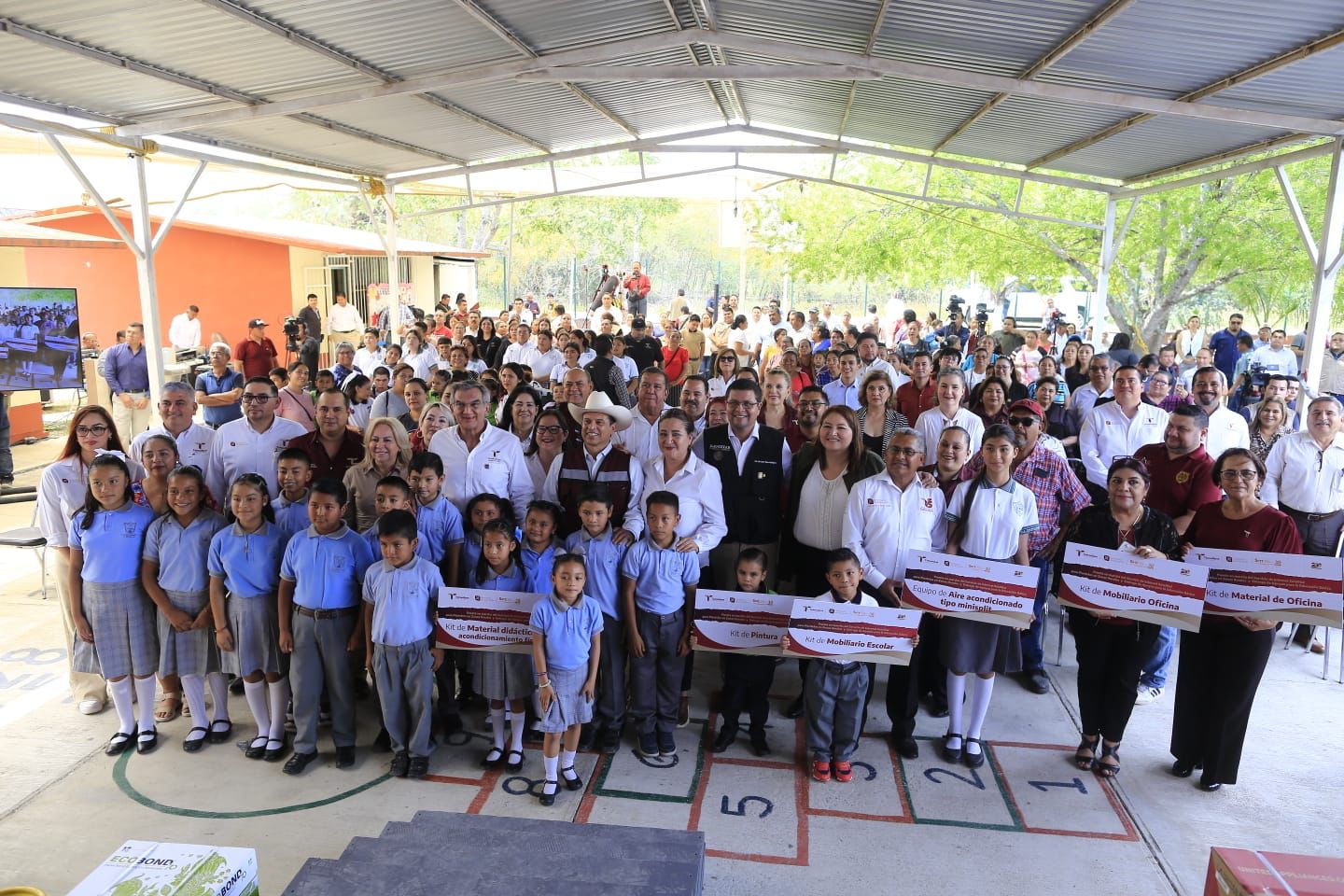 El gobernador Américo Villareal pone en marcha internet satelital en escuelas rurales