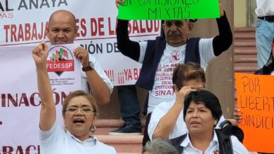 Photo of Protestan trabajadores de Salud; exigen reparto de plazas