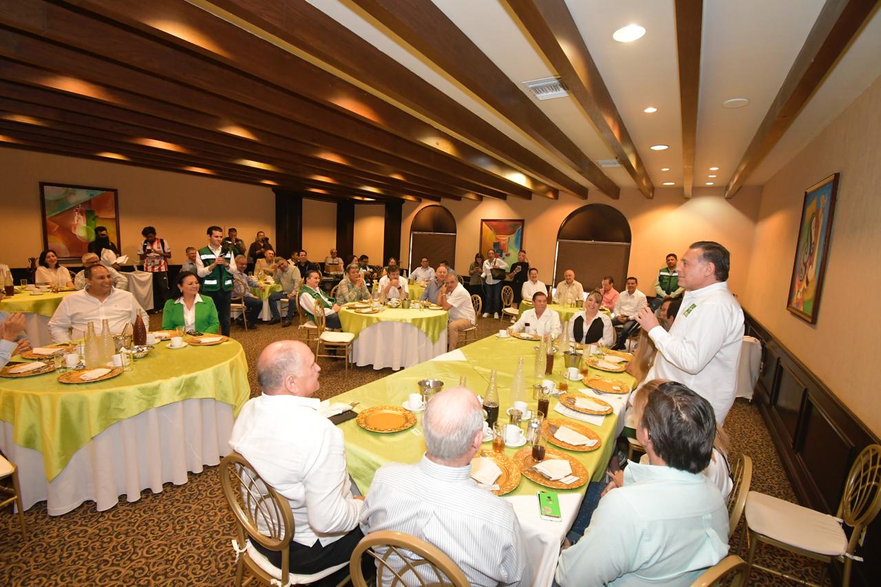 Destacados priístas de Matamoros manifestaron su apoyo al candidato al Senado por el Partido Verde, Eugenio Hernández Flores.