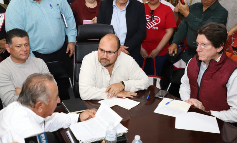 En mesa de trabajo, la Secretaría de Salud de Tamaulipas, estableció una serie de acuerdos con la base trabajadora y los representantes del Sindicato de la Sección 51.