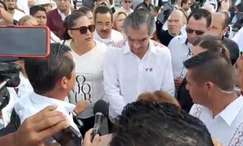 El gobernador Américo Villarreal se comprometió a atender el conflicto en el sindicato de Salud.