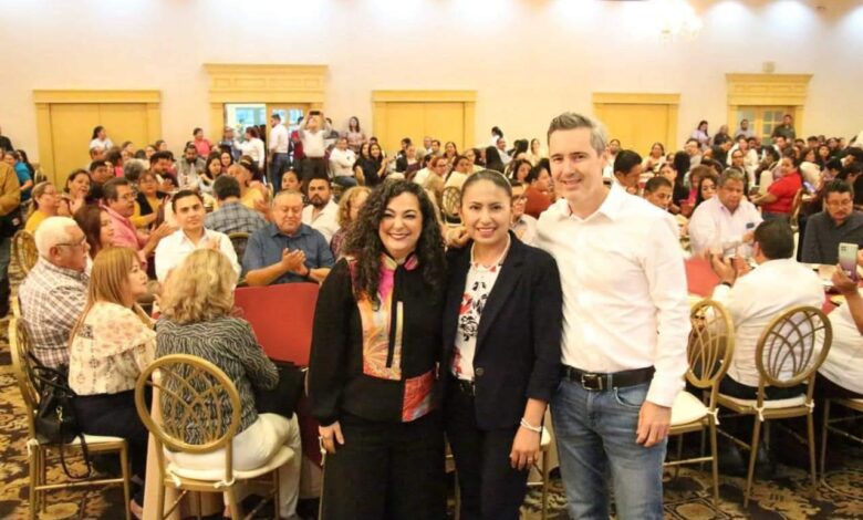 Olga Sosa y José Ramón Gómez se reúnen con maestros en Matamoros.