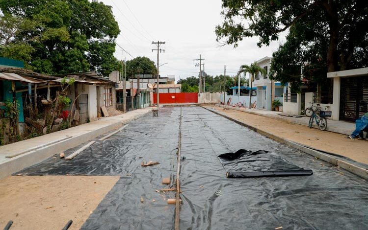 El alcalde de Tampico impulsa obras de pavimentación en la zona norte del municipio.