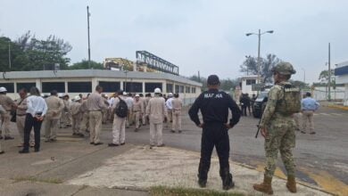 Photo of Marinos intentan tomar Terminal Marítima, trabajadores lo impiden