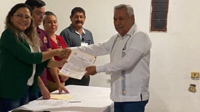 Photo of Recibe Lorenzo Morales constancia de mayoría