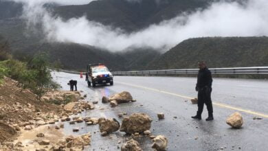 Photo of Alertan por derrumbes en carreteras