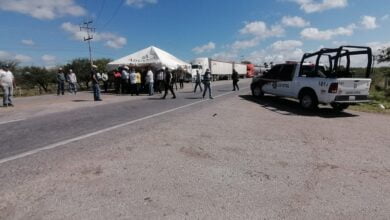 Photo of Agricultores cierran otra vez la carretera Victoria-Matamoros