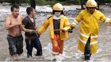 Photo of Salvan a joven que quedó atrapado en medio del río San marcos