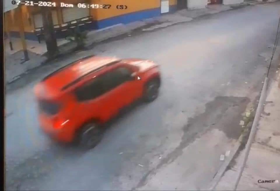 Esta es la camioneta donde un hombre subió a la joven, pero ella logró bajarse al forcejerar con el hombre.