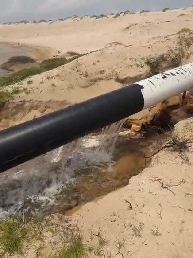 Tras una inspección en “Dunas Doradas” en Altamira, se detectó un tubo deteriorado con múltiples fugas de una longitud aproximada de 50 metros que arrojan aguas residuales al mar.