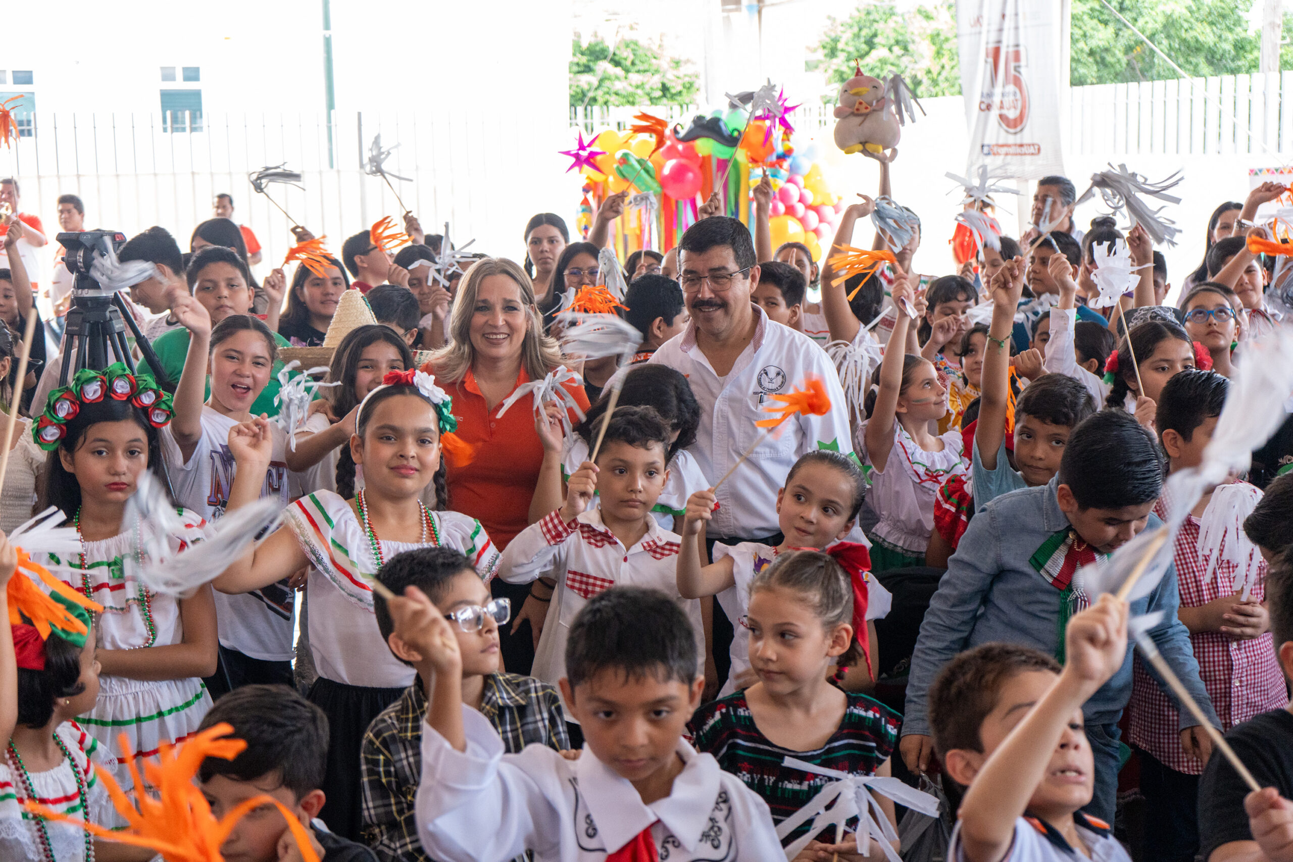 Los niños reciben educación bilingüe de calidad.