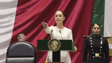 Photo of Claudia Sheinbaum toma protesta y propone 100 compromisos