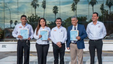Photo of Entrega Rector premios del sorteo para docentes del SUTAUAT