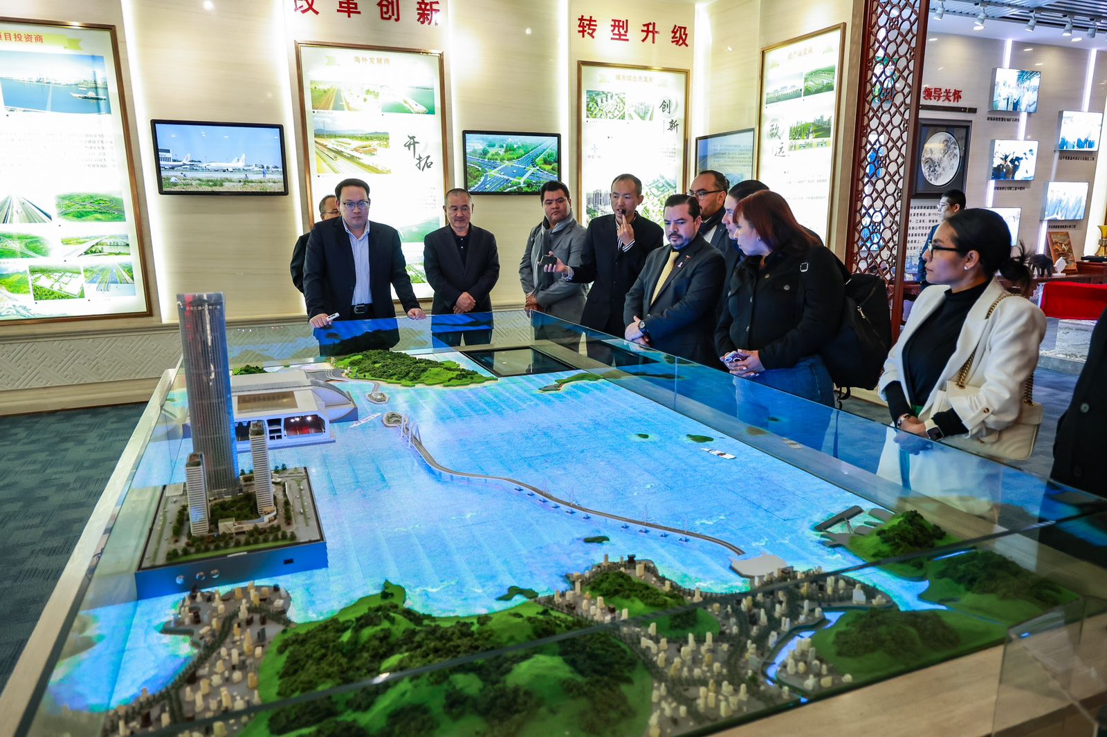 La delegación de Tamaulipas conoció la China Communications Construction Company (CCCC), y cómo operan en la construcción de puertos y edificaciones de gran magnitud.