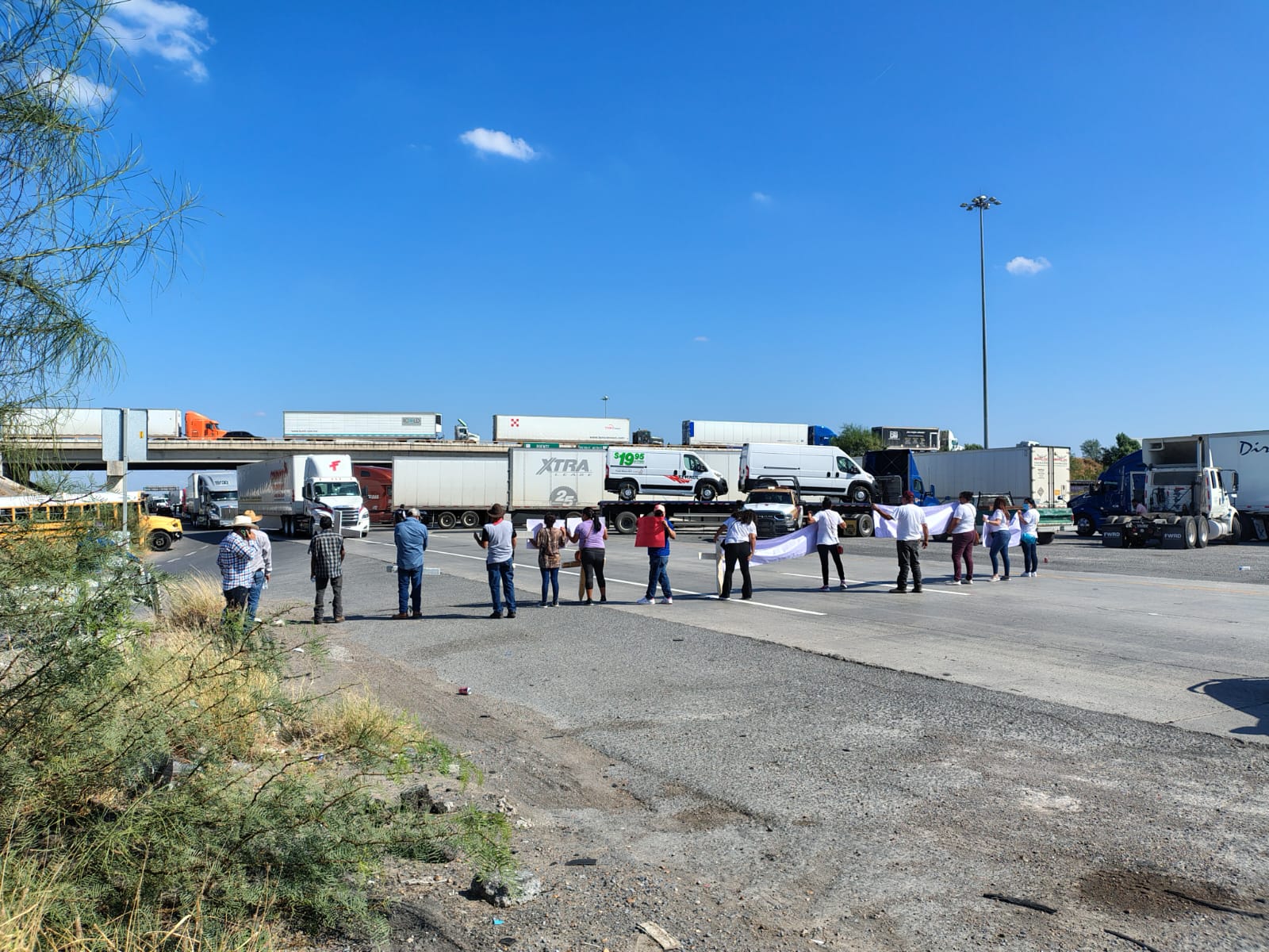 El paso en ambos sentidos continúa cerrado.