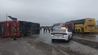 Photo of Vuelca autobús con paisanos en carretera de Nuevo Laredo