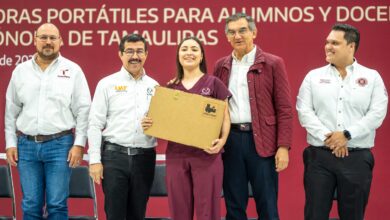 Photo of Gobernador y Rector entregan computadoras a estudiantes y docentes de la UAT