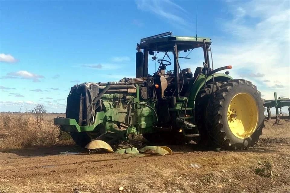 Un tractor explotó a causa de un artefacto explosivo en una brecha de San Fernando.