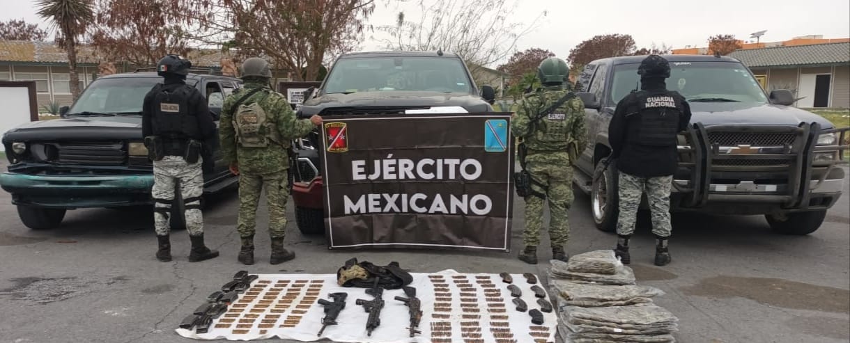 Los elementos de la Guardia Nacional aseguraron armas y cartuchos.