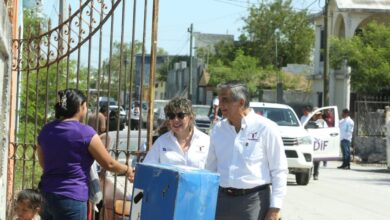 Photo of “Aquí estamos para ayudarlos”; Américo y María llevan apoyos a familias de Reynosa