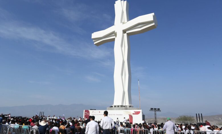 La monumental cruz, de 33.7 metros de altura, es ahora la imagen más grande de su clase en todo el país.