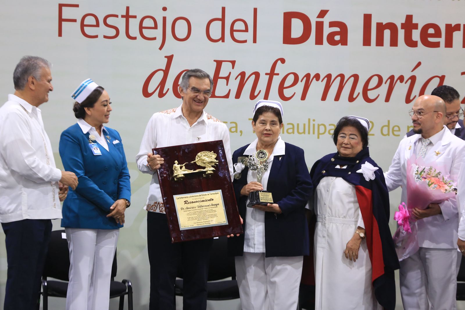 En la ceremonia, el Gobernador entregó 37 reconocimientos a personal de todo el estado.
