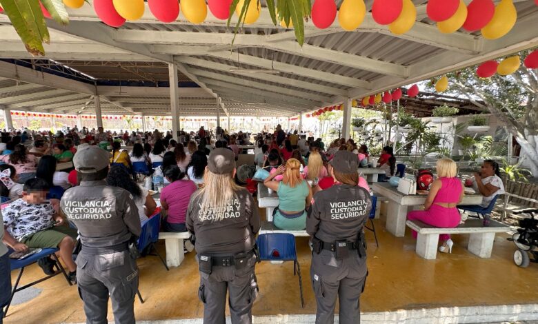 Durante la ceremonia se reconoció la constancia y fortaleza de las madres que visitan regularmente a sus hijos e hijas.