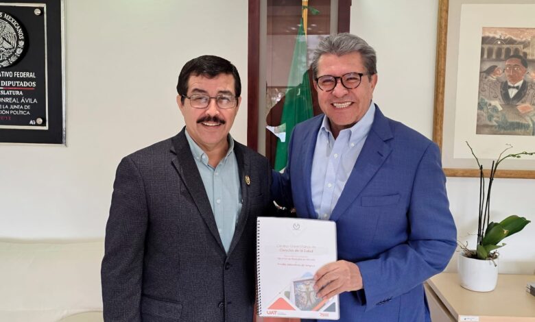 El Rector de la Universidad Autónoma de Tamaulipas (UAT), Dámaso Anaya Alvarado, sostuvo una reunión de trabajo con el líder del Congreso de la Unión, diputado Ricardo Monreal Ávila.