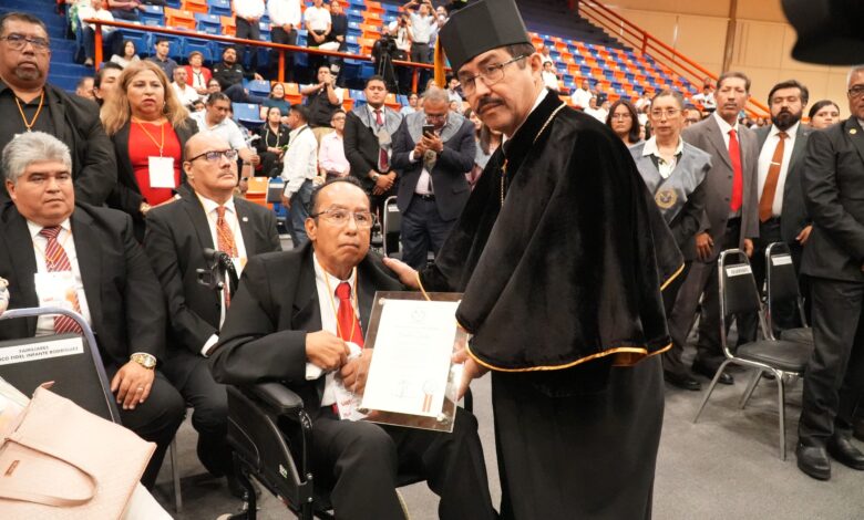Se reconoció públicamente a 165 docentes por esta trayectoria, que va desde los quince hasta los cuarenta y cinco años de servicio.