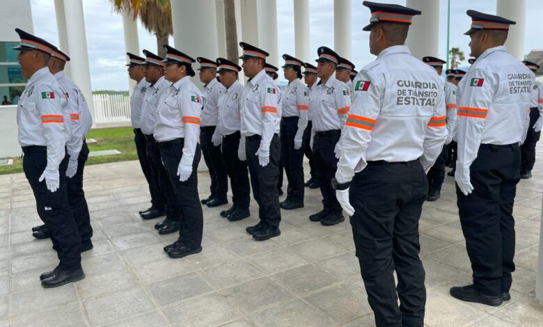Elementos de la Guardia Estatal de Tránsito.