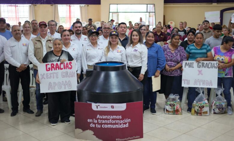 La titular de Bienestar hizo la entrega simbólica de 100 tinacos, así como de 510 paquetes alimentarios y la puesta en marcha del proyecto Empleando tu Bienestar.