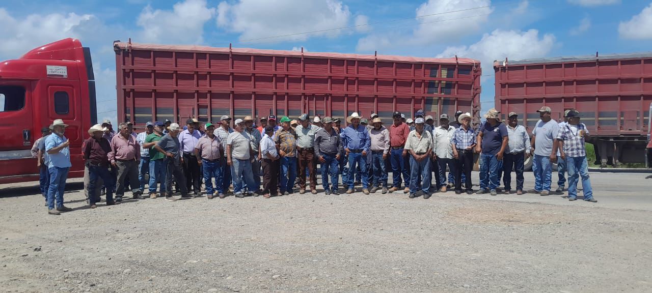 Desde esta mañana se mantienen los productores de sorgo en manifestación en la zona norte.