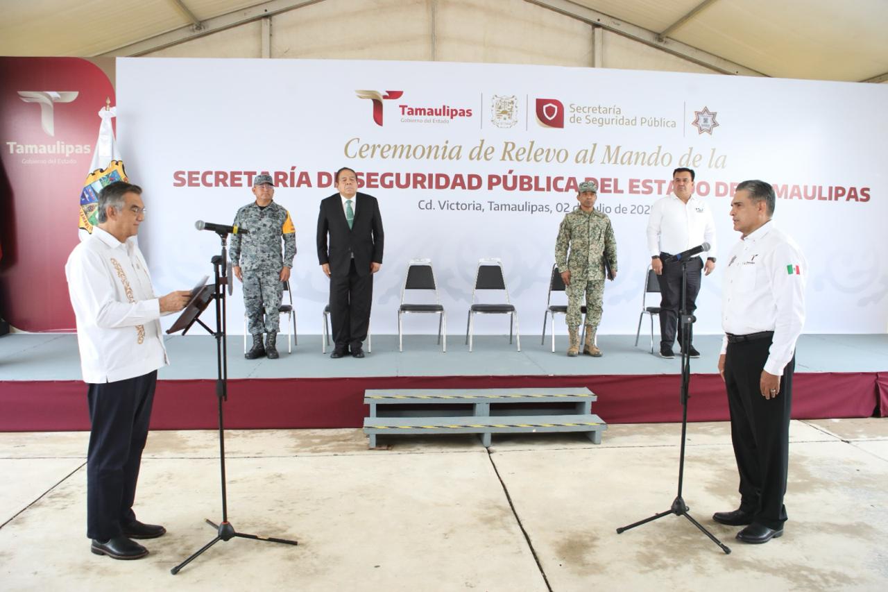 El Gobernador tomó la protesta al nuevo Secretario de Seguridad Pública, General Carlos Arturo Pancardo Escudero.