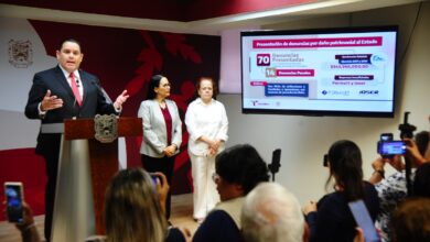 Photo of Denuncian a Cabeza de Vaca por contratos millonarios con hermanos Carmona