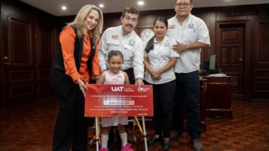 Photo of Familia UAT entrega donativo a la pequeña Natalia