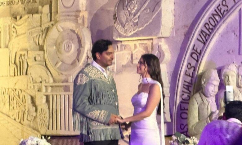 El alcalde de Reynosa, Carlos Peña Ortiz se casó con su novia Alejandra Yelitza Garza en una boda colectiva junto a más parejas.