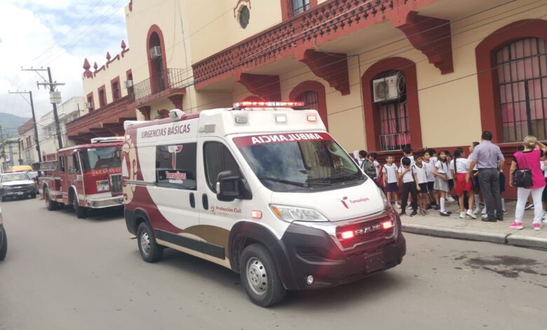 Por la explosión en la escuela primaria se evacuó a alumnos y maestros.
