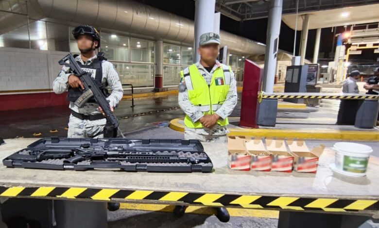 Tres hombres extranjeros pretendían entrar a México con armamento.