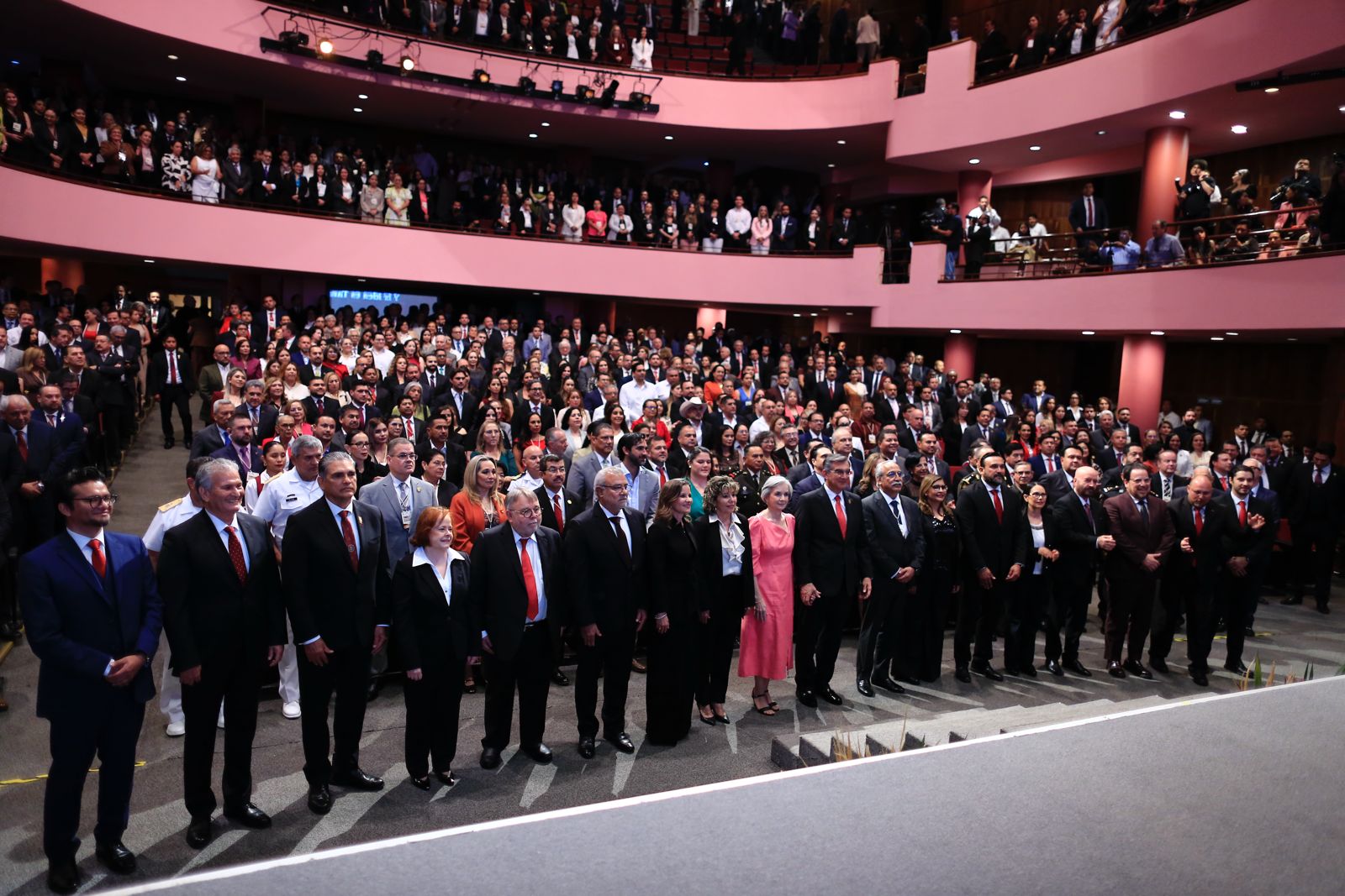 El gabinete en pleno estuvo presente en el informe, "Tres años de memorias de una transformación.