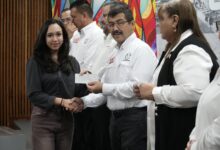 Photo of UAT y SET entregan 8,000 becas a universitarios