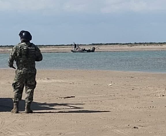 Ambientalistas de Conibio Global denunciaron que personal de Estados Unidos colocaron anuncios de advertencia en playa Bagdad de Matamoros.