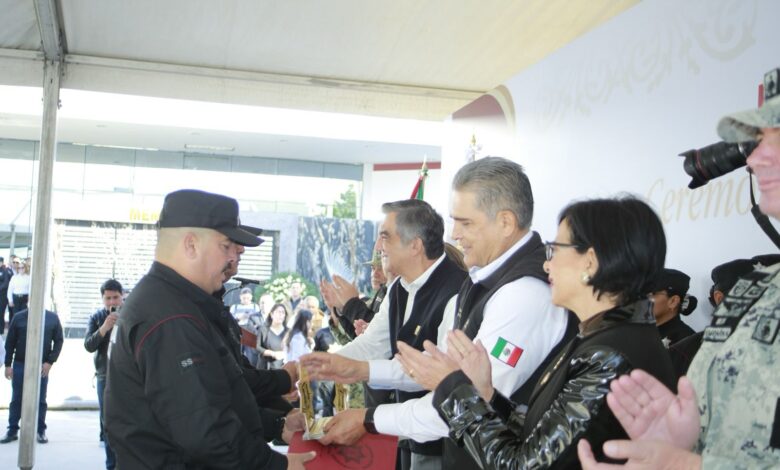 El Gobernador reconoció a los elementos de la Guardia Estatal, a tres años de su conformación.