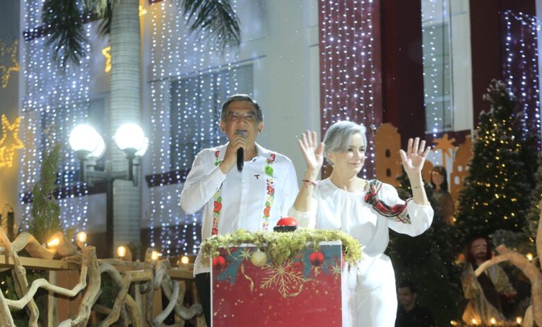 El gobernador Américo Villarreal Anaya, junto a la presidenta del DIF Estatal, María de Villarreal, desearon a los tamaulipecos lo mejor para estas fechas decembrinas.