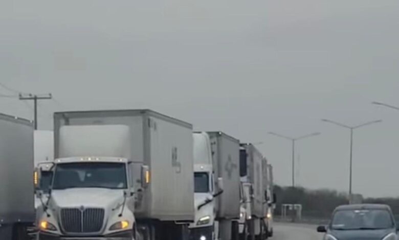 Las fallas en el sistema provocaron filas kilométricas en las aduanas de Nuevo Laredo y Reynosa.