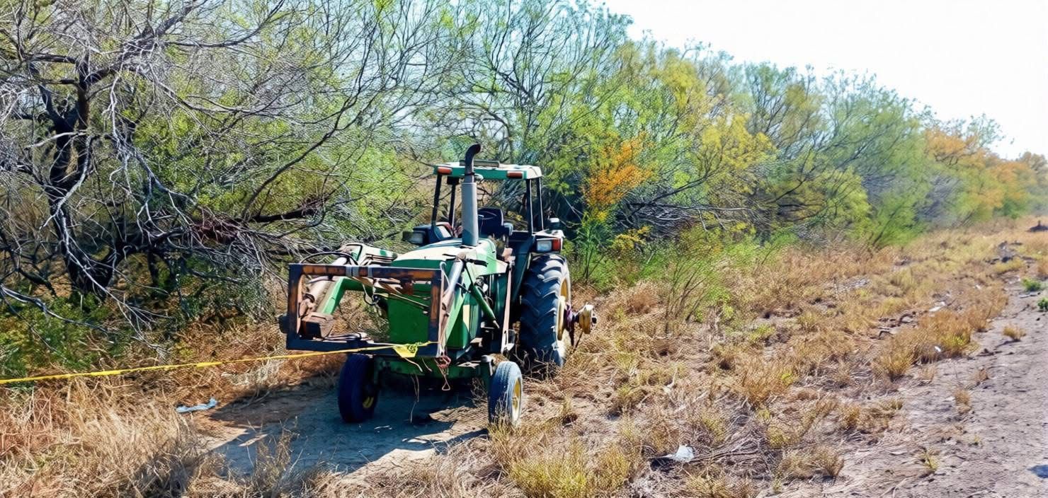 El vehículo donde viajaba el Secretario de Desarrollo Económico y del Empleo del Ayuntamiento de Reynosa, Mauricio Treviño Garza y su chofer, impactó de frente al tractor agrícola.