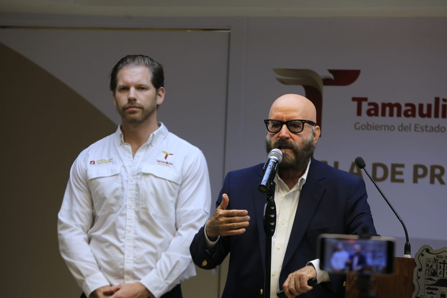 Karl Heinz Becker Hernández, titular de Seduma y Raúl Quiroga Álvarez, Secretario de Recursos Hidráulicos.