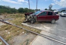 Photo of Chocan contra el tren y se salvan de milagro