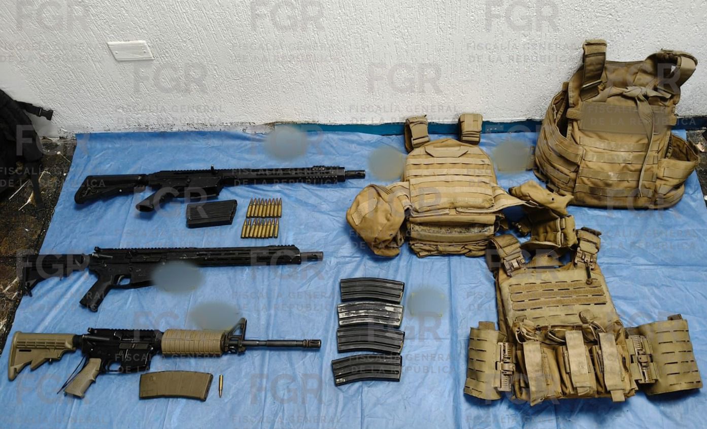 Además de las ocho personas detenidas por su probable relación con el ataque a agentes federales, ha sido asegurado armamento, cartuchos y chalecos tácticos.