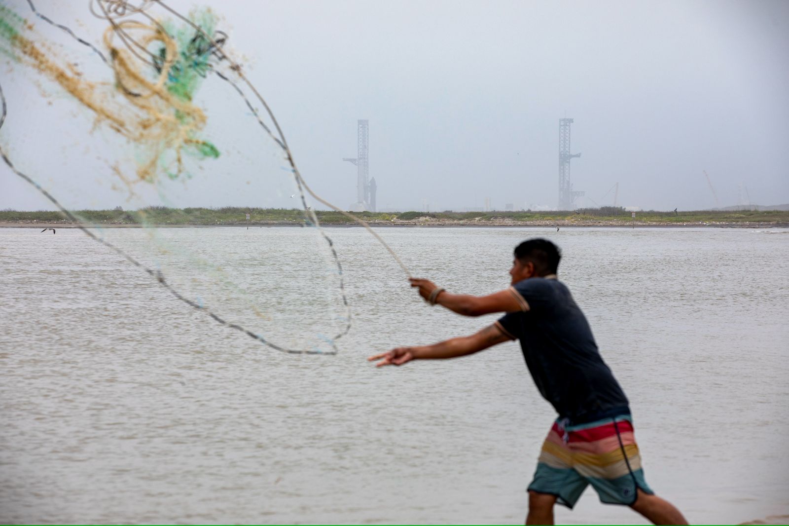 Los activistas alertaron sobre la afectación que estas pruebas a la fauna marina, la pesca y los habitantes de la zona en los dos lados de la frontera.