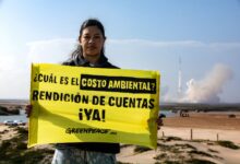 Photo of Greenpeace protesta en playa Bagdad durante prueba del Starship de SpaceX